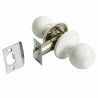 Gałka z zamkiem do drzwi pokojowych mod.611 biała