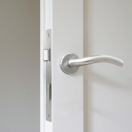 Klamka drzwiowa na okrągłych rozetach 52mm INOX mod. AMIG 19RX