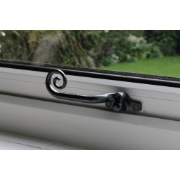 Klamka okienna Monkey Tail z blokadą Lewa czarny antyk