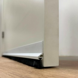 Uszczelniacz drzwiowy 1m biały ze szczotką przyklejany mod.2