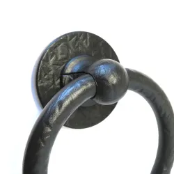 Kołatka drzwiowa Bull Ring czarna rustykalna 127mm okrągła