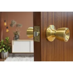 Gałka z zamkiem wejściowa mosiądz satyna mod. 600