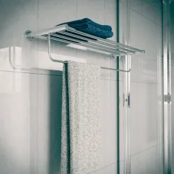 Półka ażurowa z wieszakiem na ręczniki chrom 655mm mod. GORLIZ-1 (D)