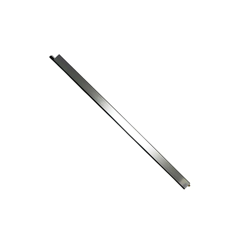 Listwa uszczelniająca drzwi nawierzchniowa 82cm srebrna automatyczna mod. 3